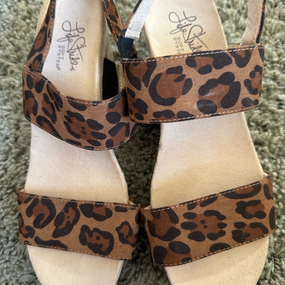 Life Stride Brown Leopard Sandals